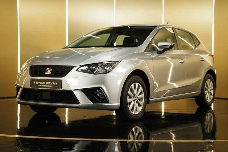 Cinzento Usado 2021 Seat Ibiza Style | € 17.600 (Preço justo) - Imagem 1/4