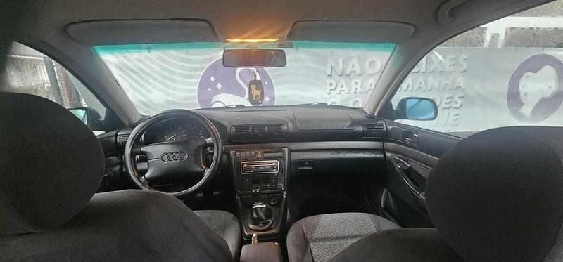 Usado Audi A4 110 HP (80 kW) 1996 Verde Carrinha