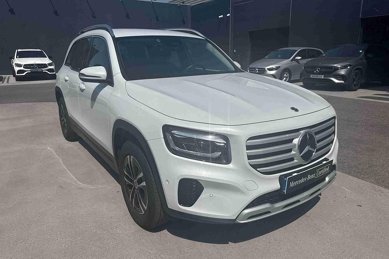 Branco Usado 2024 Mercedes GLB180 SUV | € 46.900 (Preço justo) - Imagem 1/4