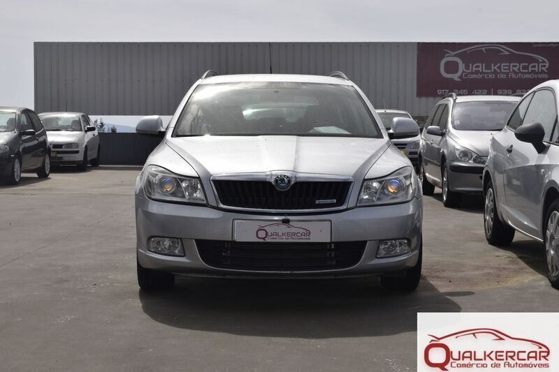 Usado Skoda Octavia GreenLine 105 HP (77 kW) 2013 Cinza Carrinha