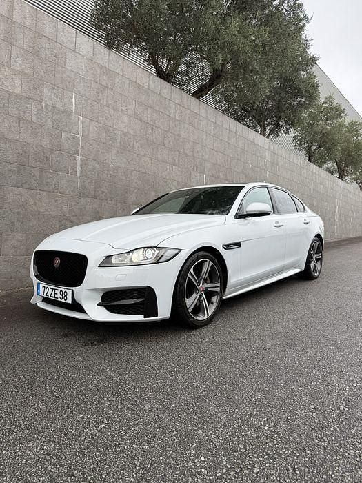 Usado 2015 Jaguar XF Sedan | € 15.950 - Imagem 1/4