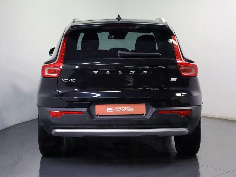 Usado Volvo XC40 Core 211 HP (155 kW) 2022 Preto SUV