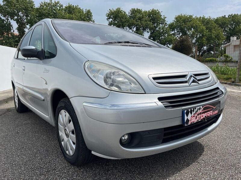 Cinza Usado 2005 Citroën Xsara Exclusive Monovolume | € 5.900 - Imagem 1/4