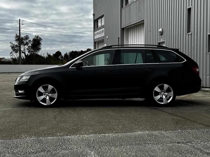 Usado Skoda Octavia 116 HP (85 kW) 2018 Preto Carrinha