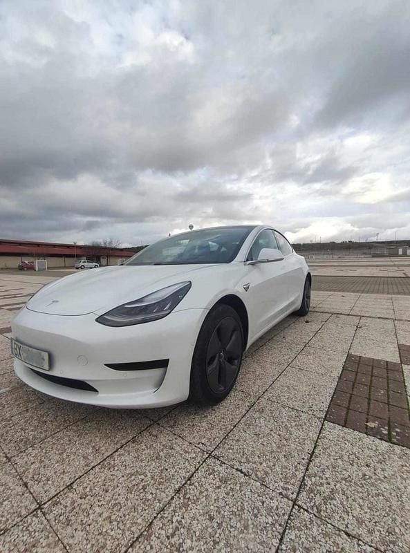 Usado Tesla Model 3 Standard Range Plus 189 kW (258 HP) 2019 Branco Sedan