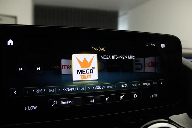 Usado Mercedes EQA250+ AMG line 139 kW (190 HP) 2024 Preto SUV