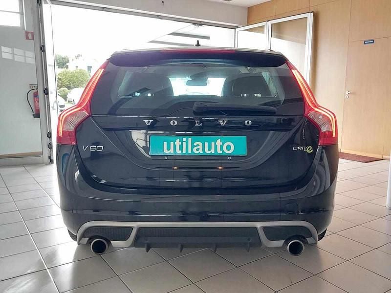 Usado Volvo V60 115 HP (84 kW) 2011 Preto Carrinha