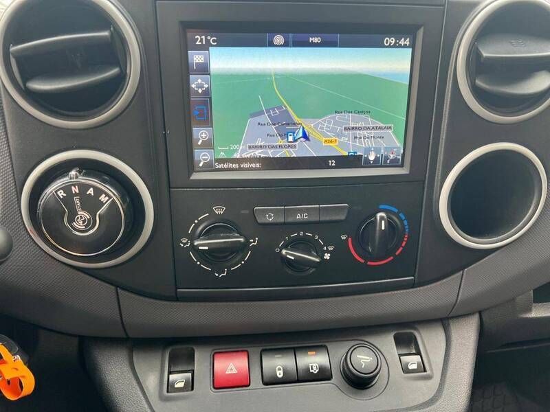 Usado Peugeot Partner Premium 100 HP (73 kW) 2018 Branco Monovolume