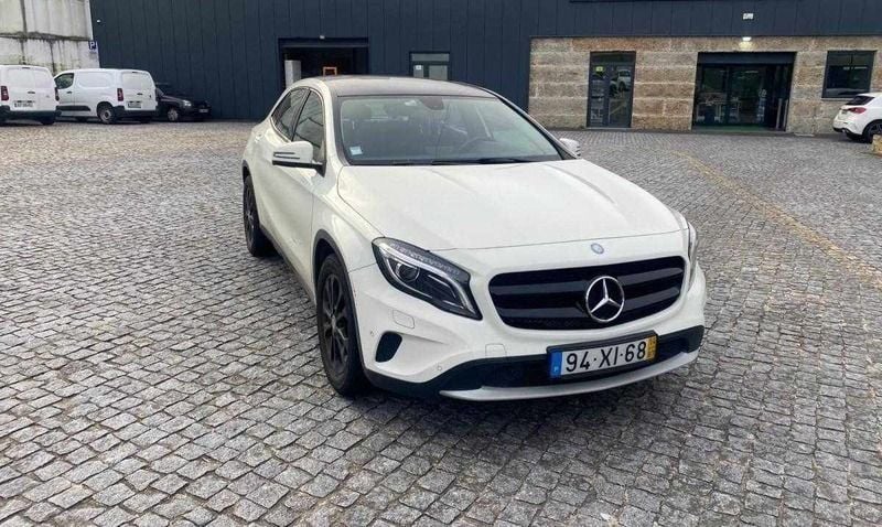 Usado Mercedes GLA200 Urban 136 HP (100 kW) 2014 Branco SUV