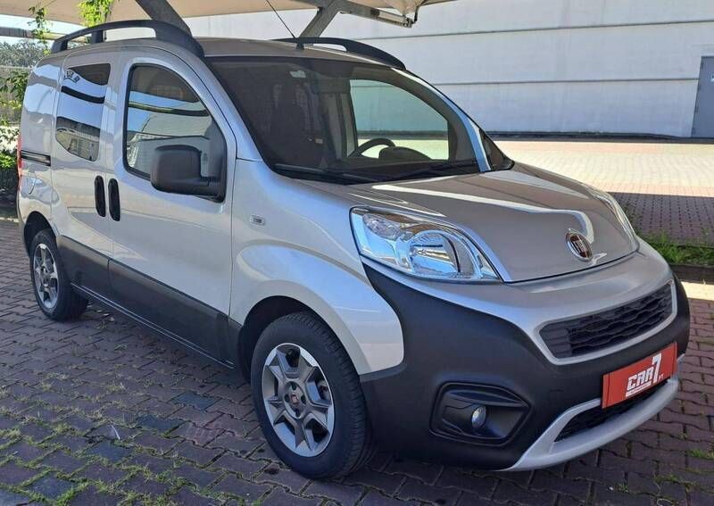 Cinza Usado 2019 Fiat Fiorino Monovolume | € 11.500 (Preço justo) - Imagem 1/4