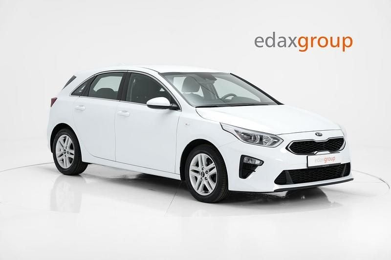 Usado Kia Ceed Urban 120 HP (88 kW) 2021 Branco Citadino