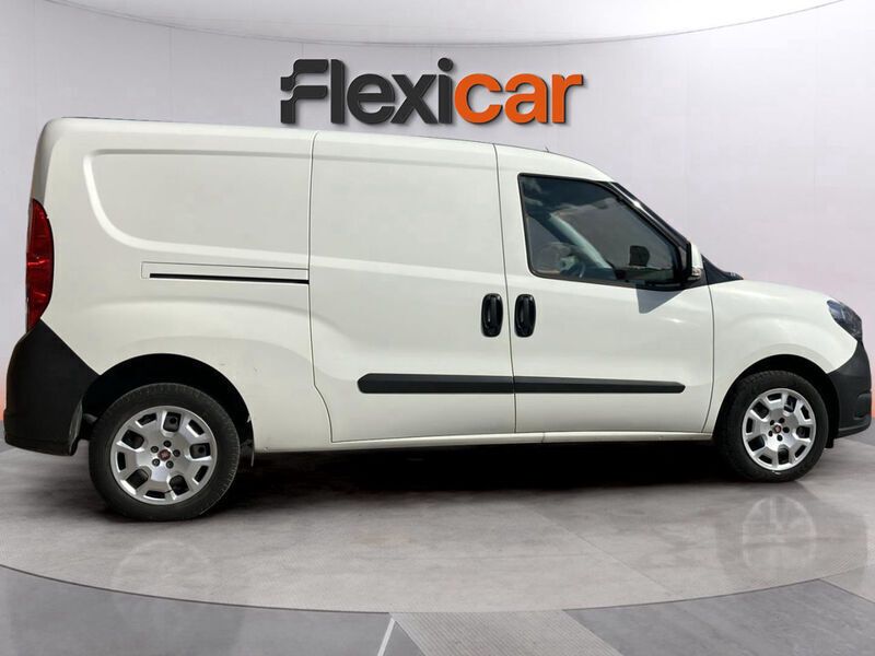 Branco Usado 2021 Fiat Doblò Monovolume | € 12.980 (Preço justo) - Imagem 1/4