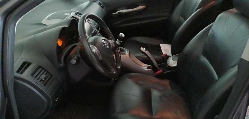 Usado Toyota Auris 177 HP (130 kW) 2008 Citadino