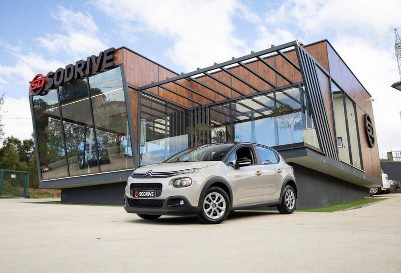 Cinzento Usado 2018 Citroën C3 Seduction Citadino | € 13.900 (Preço justo) - Imagem 1/4