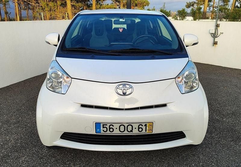 Usado Toyota iQ 68 HP (50 kW) 2014 Citadino
