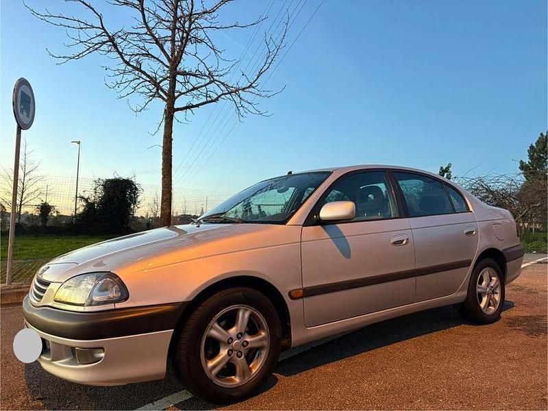 Usado 2001 Toyota Avensis T2 Sedan | € 2.100 - Imagem 1/4