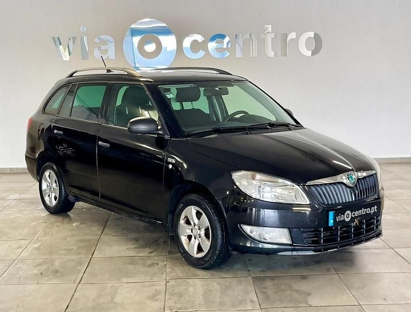 Usado Skoda Fabia Family 75 HP (55 kW) 2012 Preto Carrinha