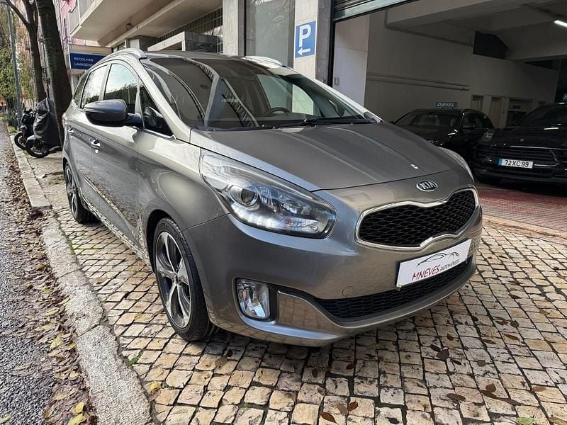 Outro Usado 2015 Kia Carens Monovolume | € 12.900 (Bom preço) - Imagem 1/4
