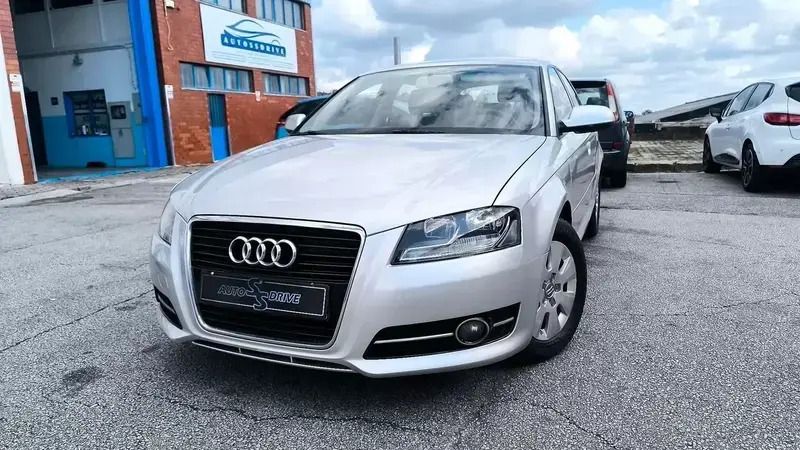 Cinzento Usado 2011 Audi A3 Sportback Attraction Carrinha | € 10.500 - Imagem 1/4