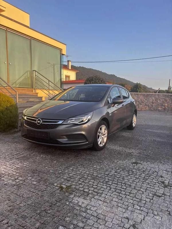 Cinzento Usado 2017 Opel Astra Edition Citadino | € 9.999 (Bom preço) - Imagem 1/4