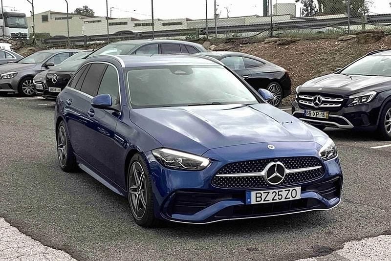 Azul Usado 2025 Mercedes C220 Avantgarde Carrinha | € 57.800 - Imagem 1/4