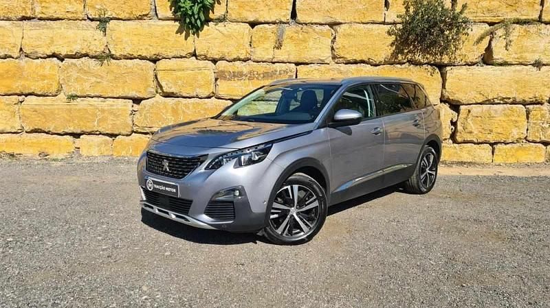 Usado Peugeot 5008 Allure 130 HP (95 kW) 2019 Prateado Monovolume
