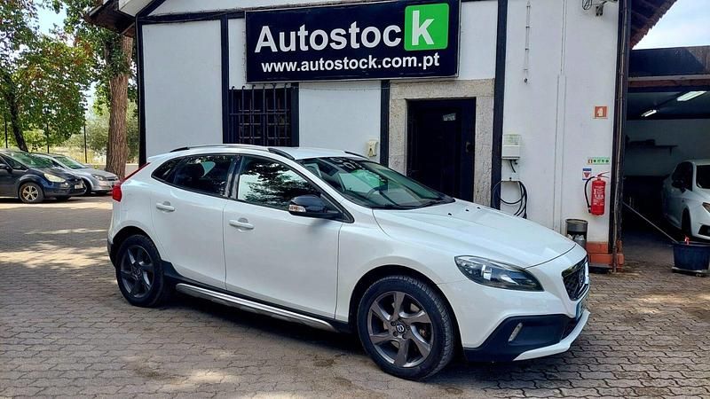 Usado Volvo V40 Summum 120 HP (88 kW) 2016 Branco Carrinha