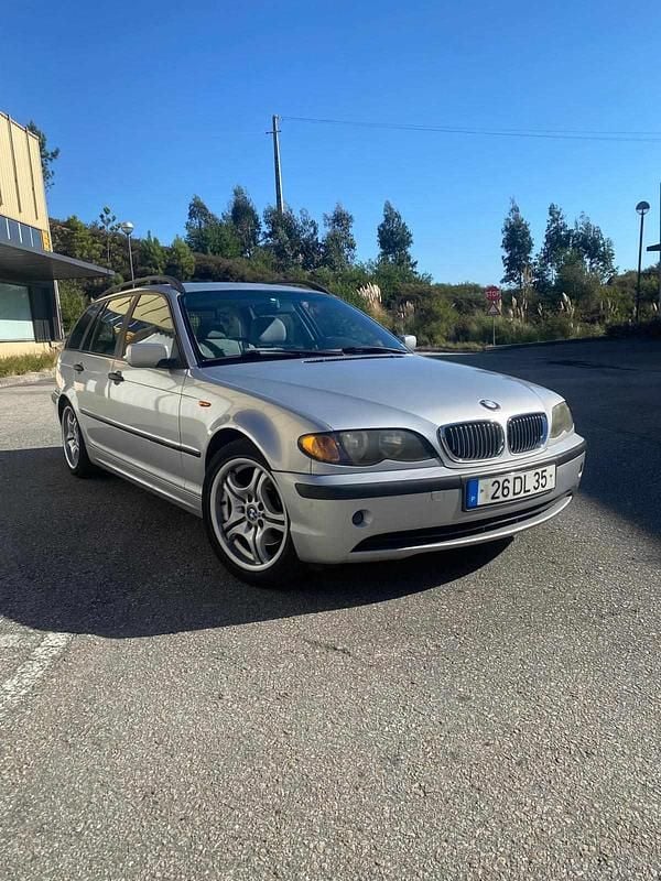 Cinzento Usado 2002 BMW 320 Carrinha | € 3.850 (Bom preço) - Imagem 1/4