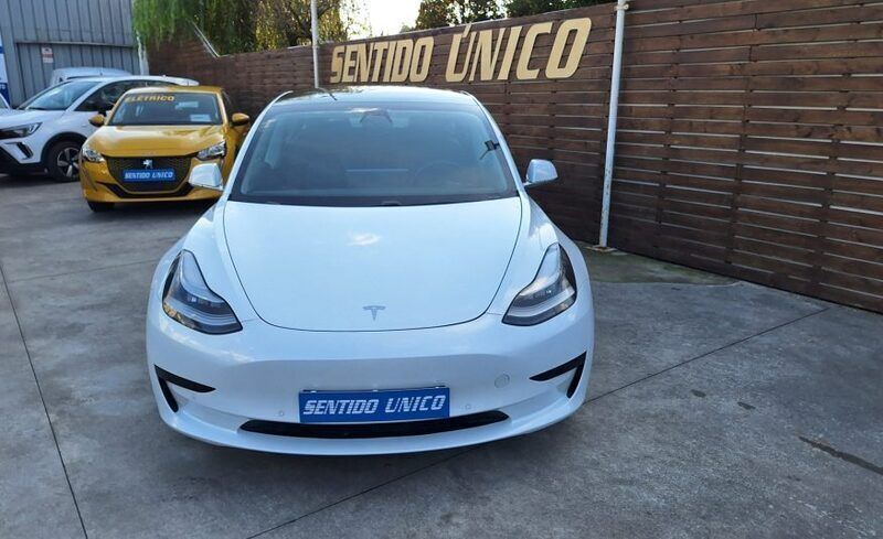 Vermelho Usado 2019 Tesla Model 3 Standard Range Plus Sedan | € 28.980 - Imagem 1/4