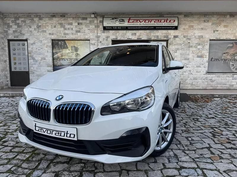 Branco Usado 2018 BMW 225 Active Tourer Sport Line Monovolume | € 18.900 (Preço justo) - Imagem 1/4