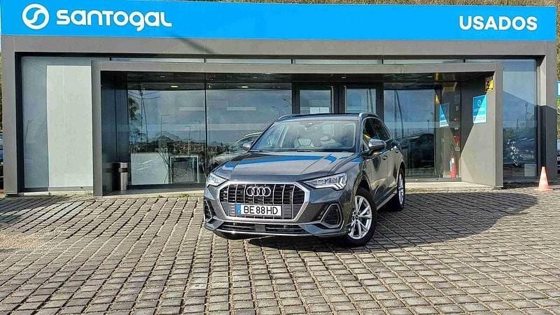 Cinzento Usado 2023 Audi Q3 Premium SUV | € 39.990 - Imagem 1/4