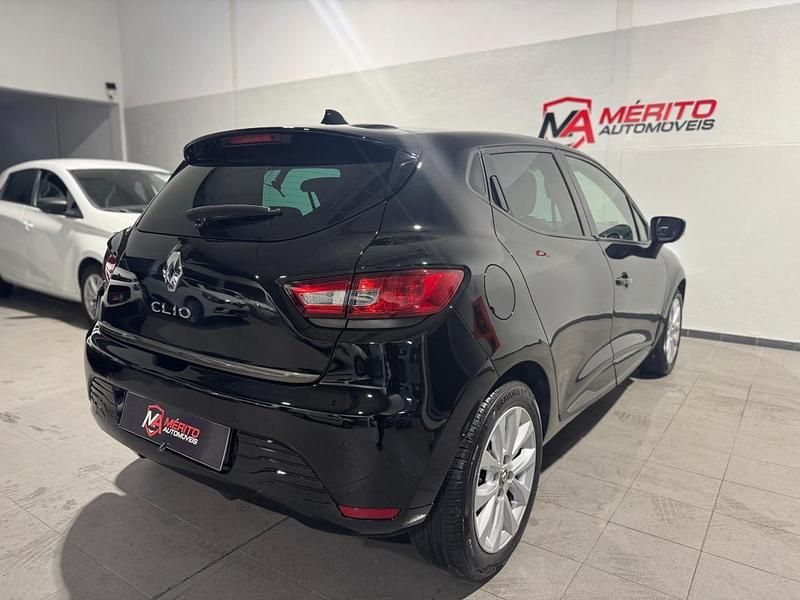 Usado Renault Clio IV 90 HP (66 kW) 2014 Preto