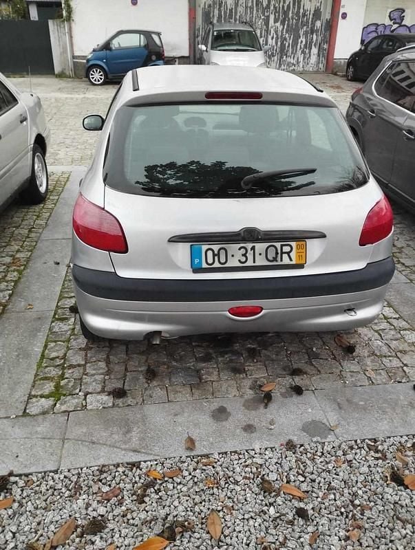 Cinzento Usado 2000 Peugeot 206 Citadino | € 900 (Super Preço) - Imagem 1/4