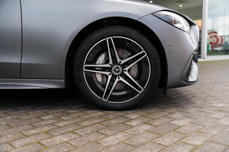 Usado Mercedes C300 313 HP (230 kW) 2022 Cinzento