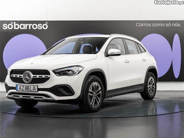Branco Usado 2023 Mercedes GLA200 Style SUV | € 45.990 - Imagem 1/1