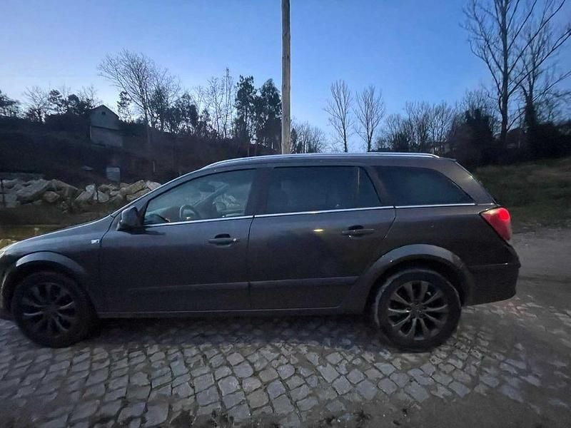 Usado 2010 Opel Astra Sedan | € 4.350 (Bom preço) - Imagem 1/4