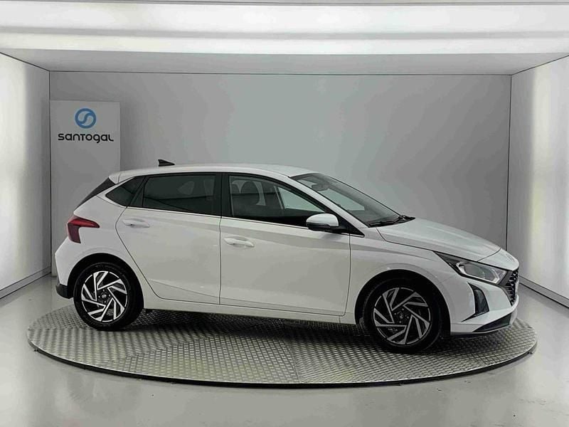 Branco Usado 2023 Hyundai i20 Comfort Citadino | € 16.550 (Preço justo) - Imagem 1/4