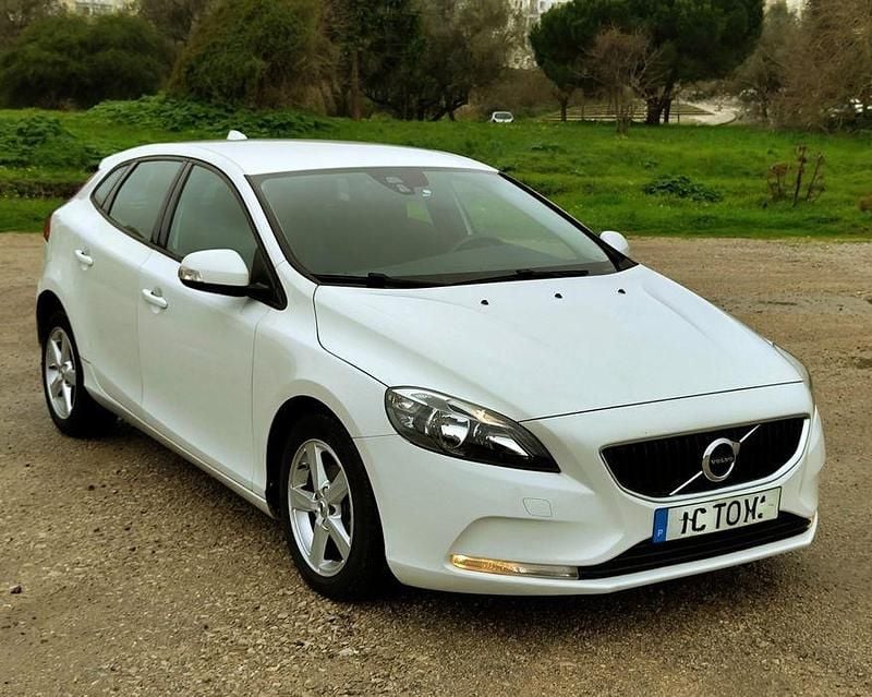 Usado Volvo V40 120 HP (88 kW) 2017 Sedan