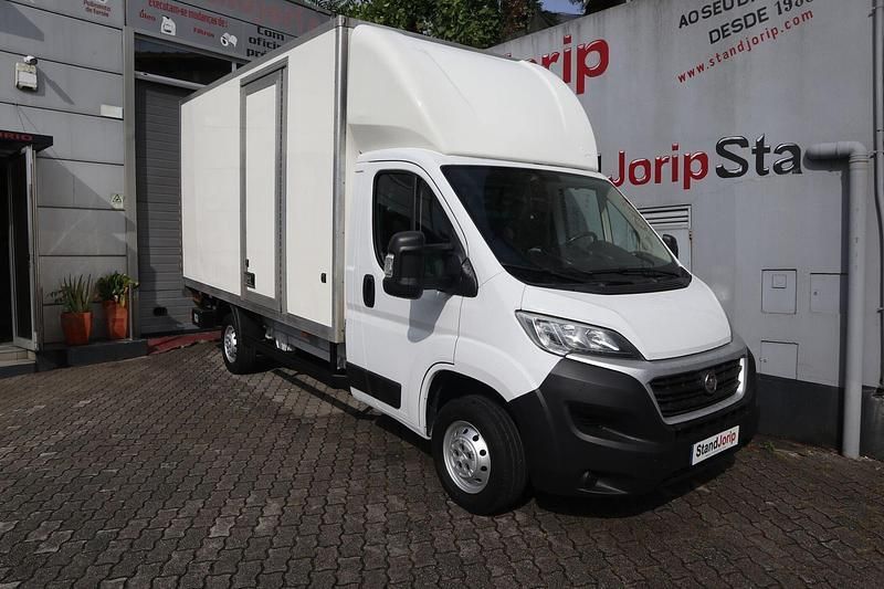 Branco Usado 2018 Fiat Ducato Van | € 23.750 - Imagem 1/4
