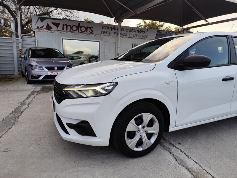 Branco Usado 2022 Dacia Sandero Essentiel Citadino | € 13.450 (Preço justo) - Imagem 1/4