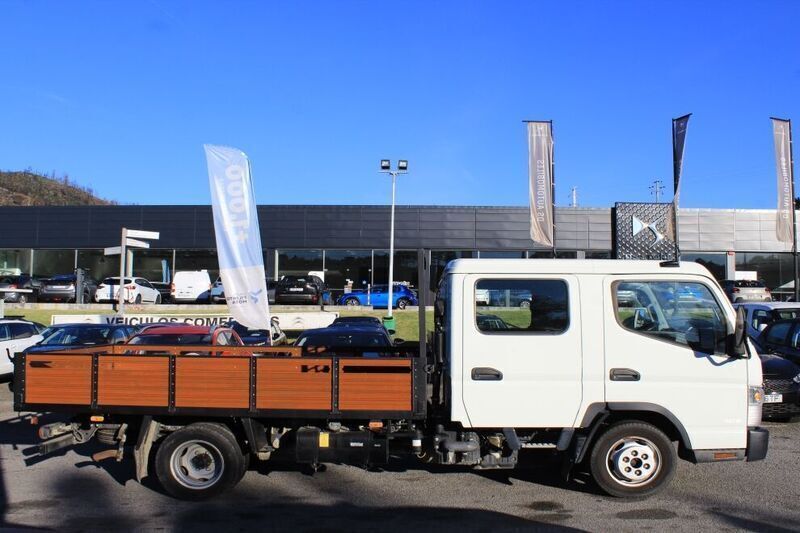 Branco Usado 2021 Mitsubishi Canter Sedan | € 39.990 (Preço justo) - Imagem 1/4
