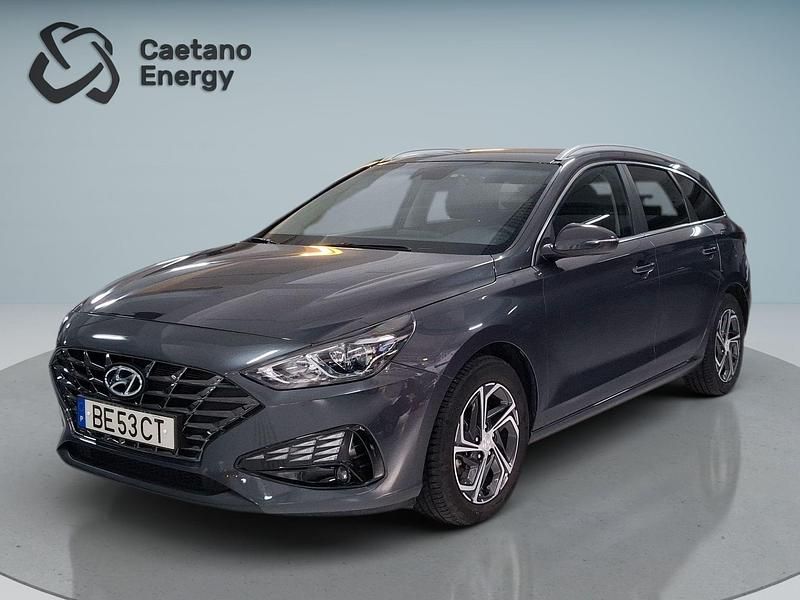 Dark knight (metalizada) Usado 2023 Hyundai i30 Style Carrinha | € 21.900 (Preço justo) - Imagem 1/4