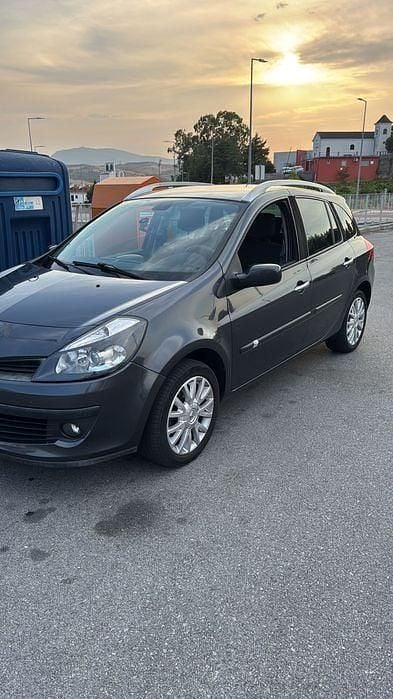 Usado 2008 Renault Clio II Sedan | € 3.000 (Bom preço) - Imagem 1/4