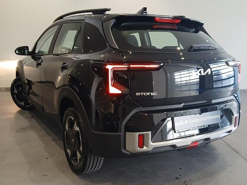 Preto Usado 2025 Kia Stonic SUV | € 20.990 (Preço justo) - Imagem 1/4