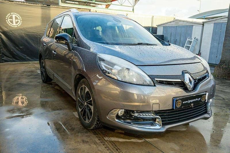 Cinzento Usado 2016 Renault Mégane III | € 14.900 - Imagem 1/4