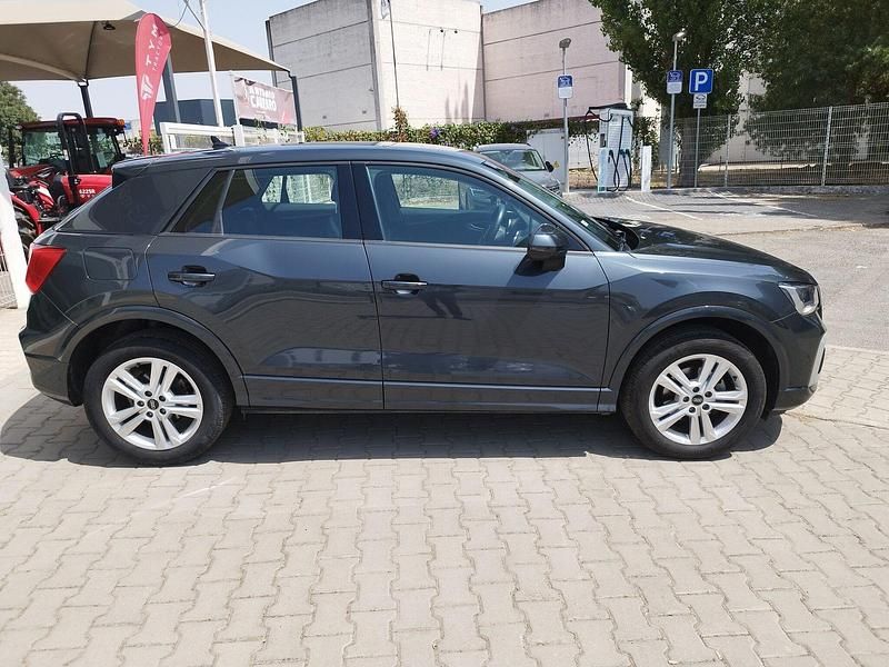 Usado Audi Q2 Advanced 110 HP (80 kW) 2024 Cinza SUV