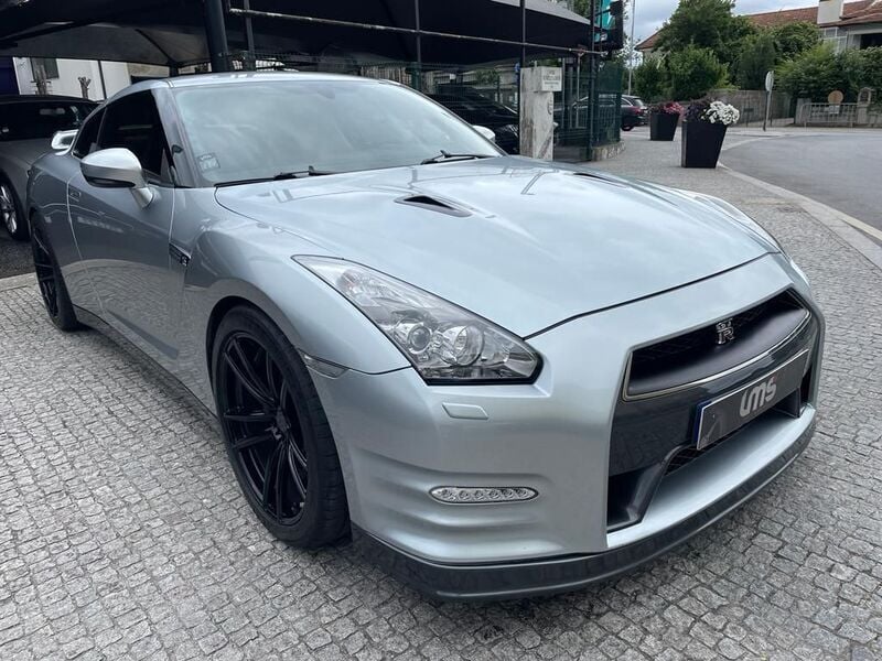 Cinza Usado 2013 Nissan GT-R Premium Edition Coupé | € 140.000 - Imagem 1/4