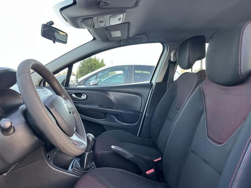 Usado Renault Clio IV Komfort 75 HP (55 kW) 2015 Cinza