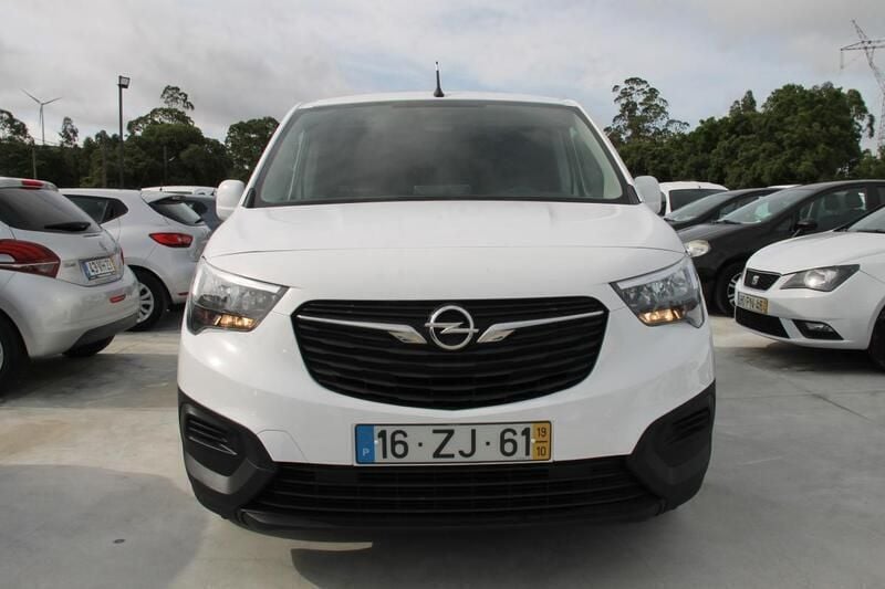 Branco Usado 2019 Opel Combo Monovolume | € 13.000 (Preço justo) - Imagem 1/4