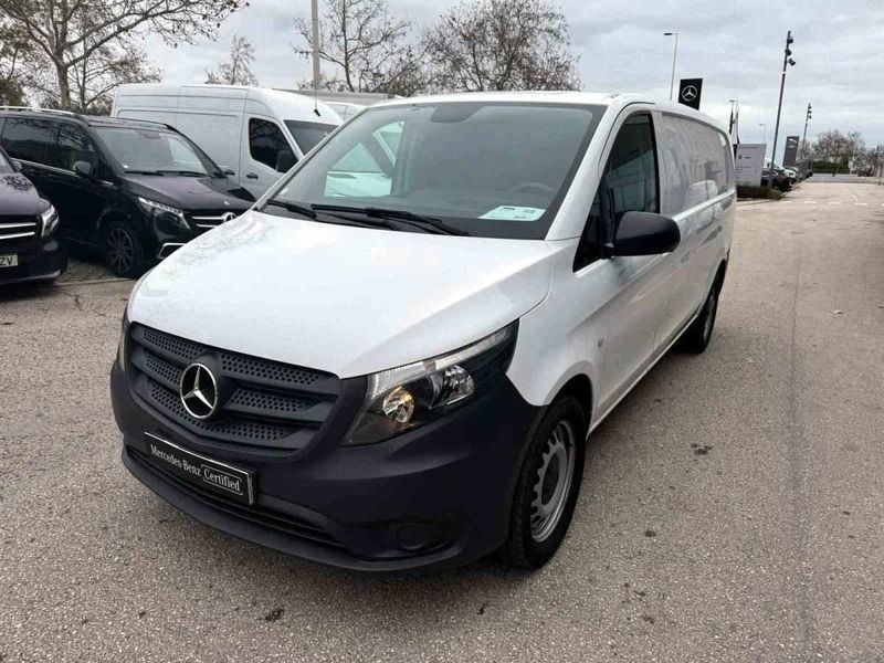 Branco Usado 2023 Mercedes Vito Monovolume | € 32.750 - Imagem 1/4